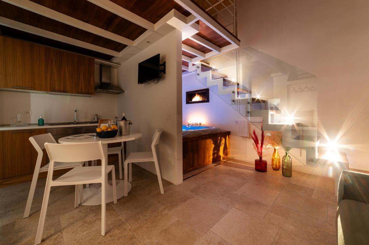 Old Court Luxury Suite&Spa By Monholiday Monopoli Buitenkant foto