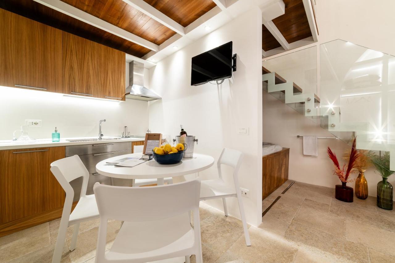 Old Court Luxury Suite&Spa By Monholiday Monopoli Buitenkant foto
